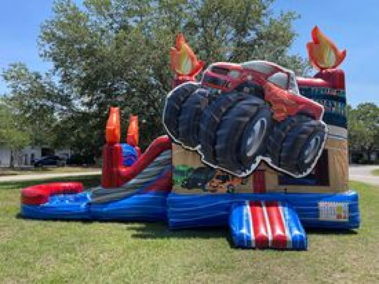 Experience top-quality bounce house and party rental in Tampa, FL with Sharky's. From water slide rentals to inflatable games, we have your event covered.